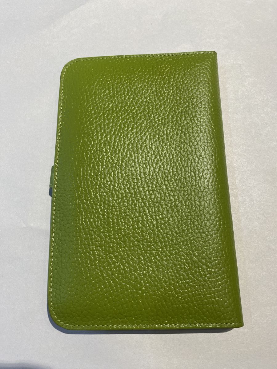 綠色荔枝紋長夾 · 清潔 處理後