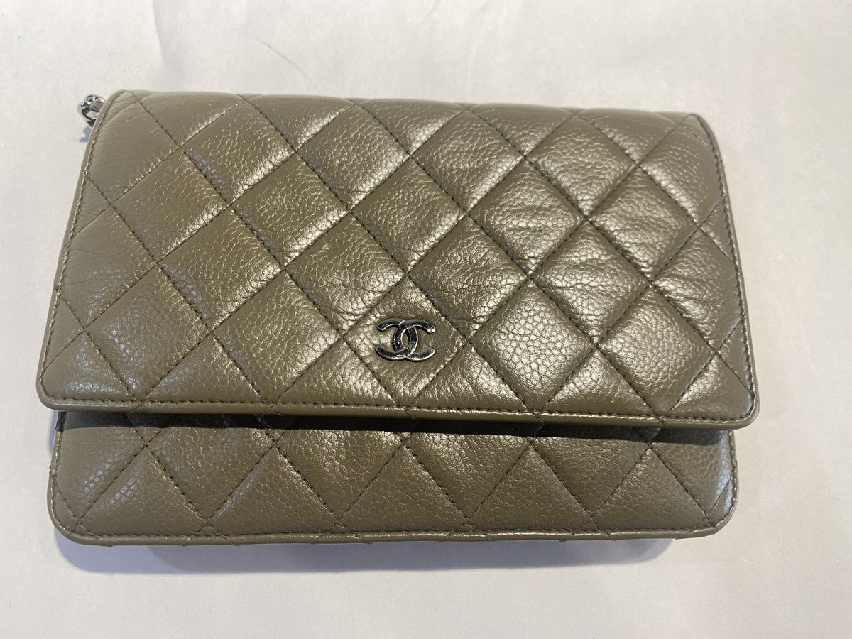 Chanel 墨綠魚子醬 WOC · 清潔 處理後