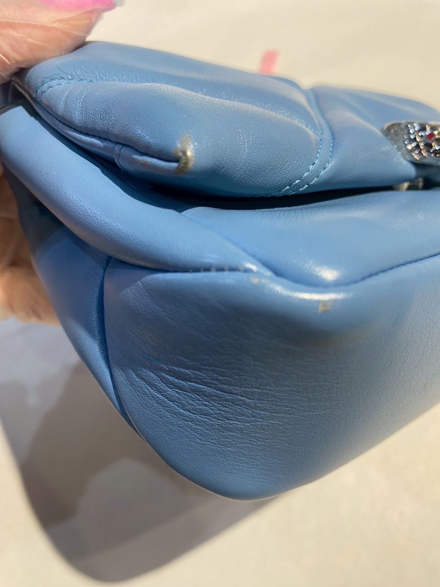 水藍絎縫小羊皮包 · 清潔 處理前