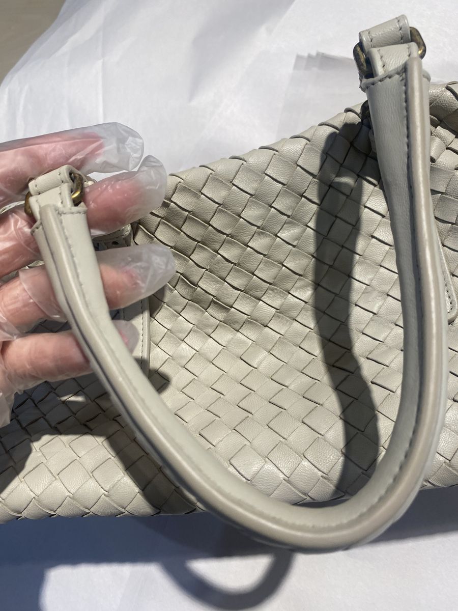 Bottega Veneta 米白編織包 · 提把修復 處理後