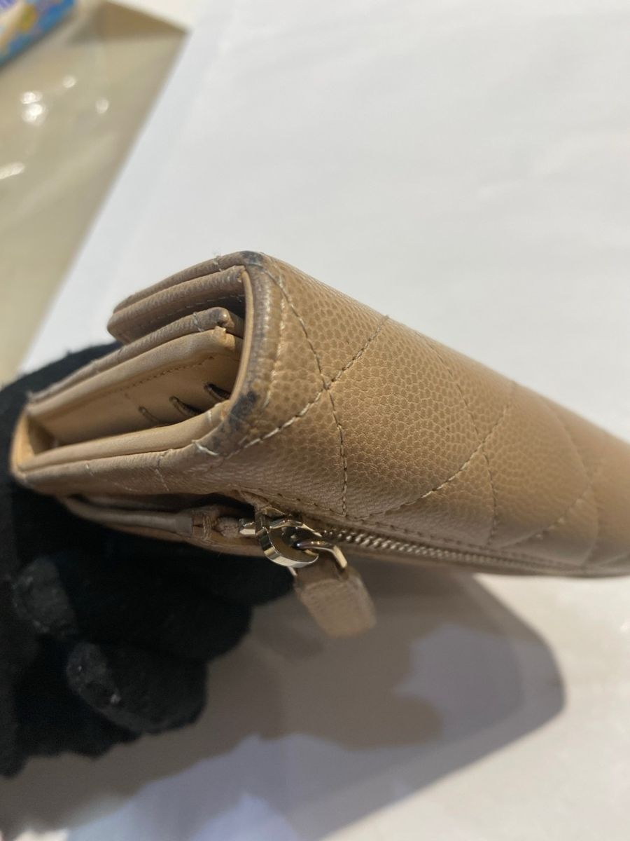 卡其 Chanel 菱格短夾 · 去污 處理前