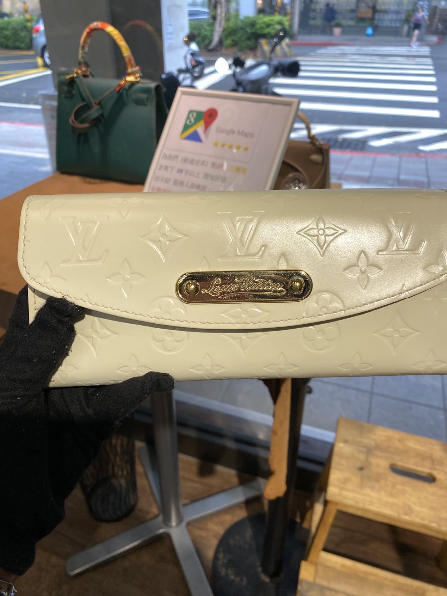LV Vernis 漆皮長夾 · 清潔 處理後