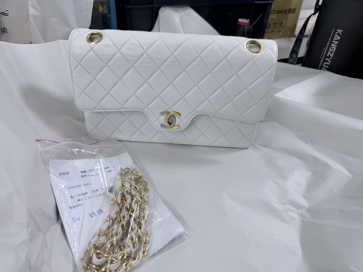 白色 Chanel 經典包 · 清潔鍍膜 處理前