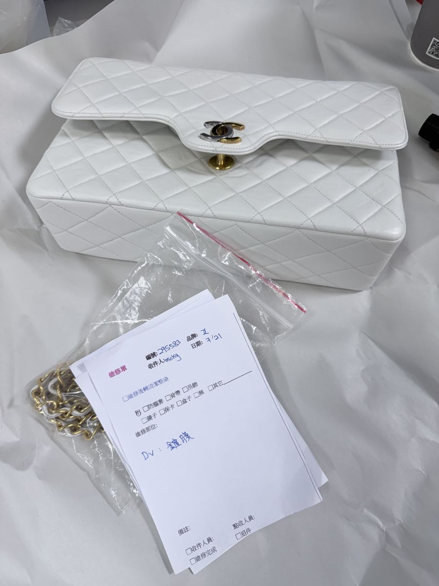 白色 Chanel 經典包 · 清潔鍍膜 處理後